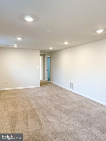 9212 LANDGREEN ST, Manassas, VA 20110