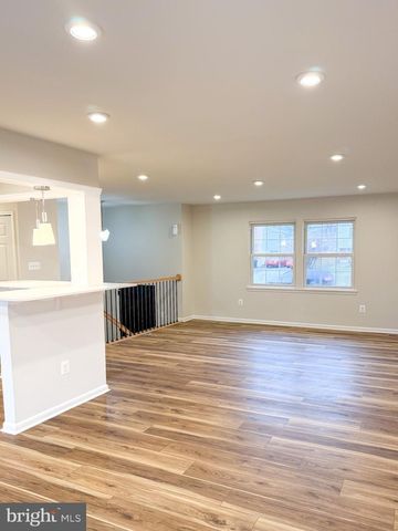 9212 LANDGREEN ST, Manassas, VA 20110