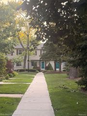 1682 Graefield Road, Birmingham, MI 48009