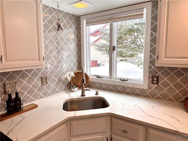 9111 Birch Circle, Marcy, NY 13403