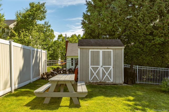18 Barrett Place, Beacon, NY 12508