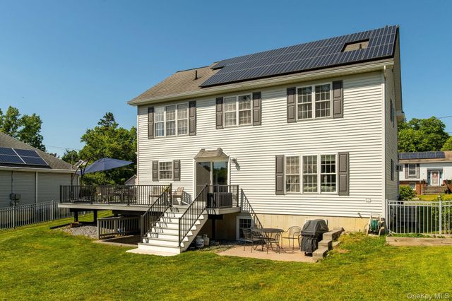 18 Barrett Place, Beacon, NY 12508