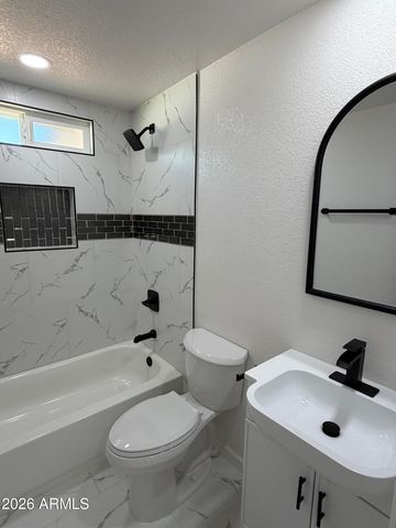 7426 W HOLLY Street, Phoenix, AZ 85035
