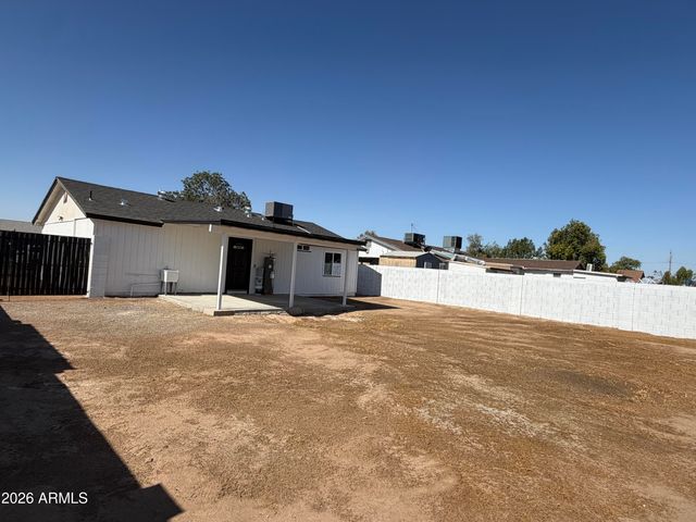 7426 W HOLLY Street, Phoenix, AZ 85035