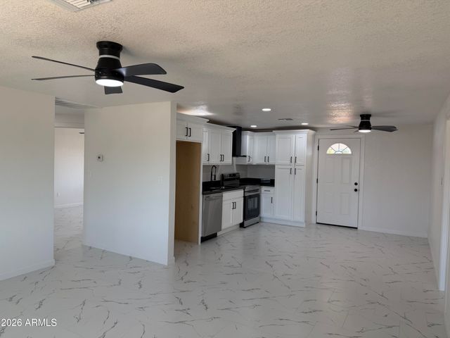 7426 W HOLLY Street, Phoenix, AZ 85035