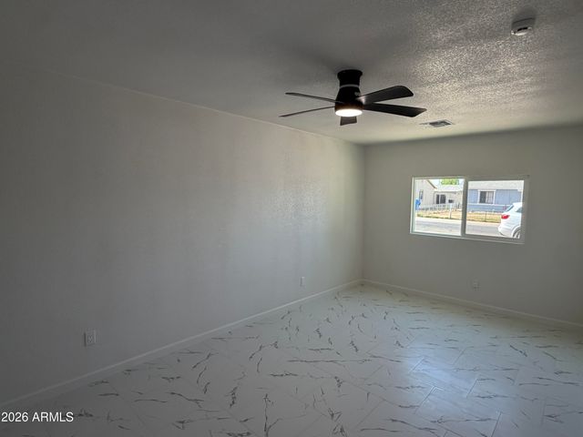 7426 W HOLLY Street, Phoenix, AZ 85035