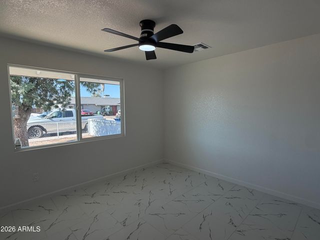 7426 W HOLLY Street, Phoenix, AZ 85035