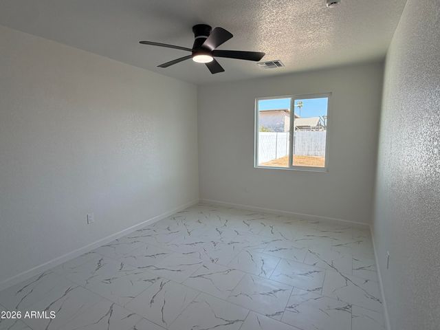 7426 W HOLLY Street, Phoenix, AZ 85035