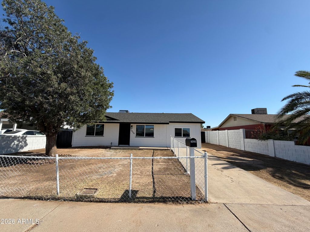 7426 W HOLLY Street, Phoenix, AZ 85035