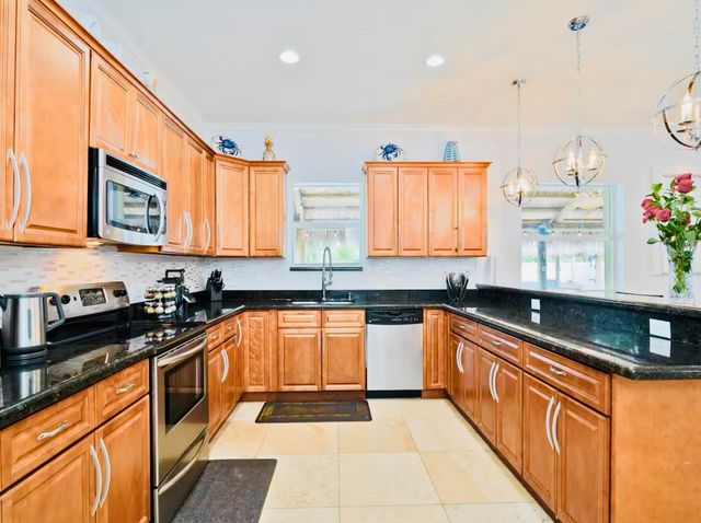 420 SW 1st Avenue, Boynton Beach, FL 33435