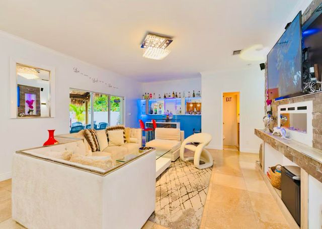 420 SW 1st Avenue, Boynton Beach, FL 33435