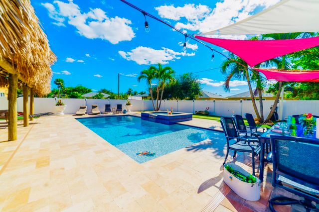 420 SW 1st Avenue, Boynton Beach, FL 33435