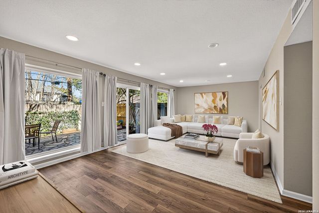 1045 Shook 105 B, Olmos Park, TX 78212