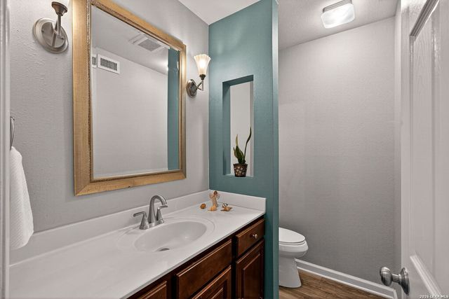 1045 Shook 105 B, Olmos Park, TX 78212