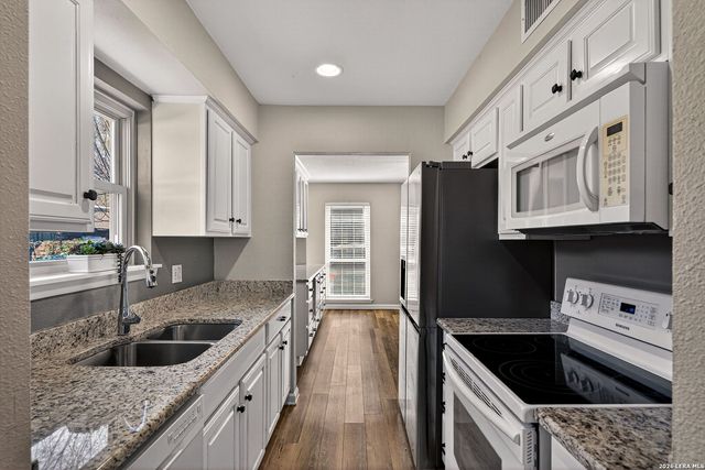 1045 Shook 105 B, Olmos Park, TX 78212