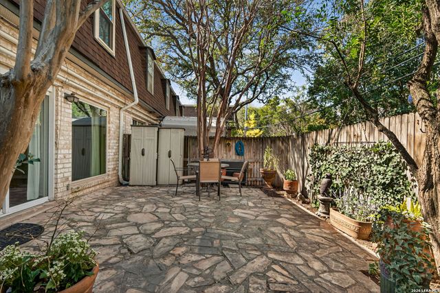 1045 Shook 105 B, Olmos Park, TX 78212