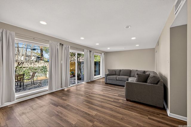 1045 Shook 105 B, Olmos Park, TX 78212