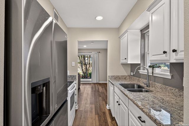 1045 Shook 105 B, Olmos Park, TX 78212