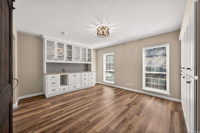 1045 Shook 105 B, Olmos Park, TX 78212