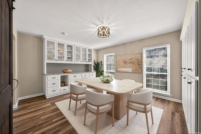 1045 Shook 105 B, Olmos Park, TX 78212