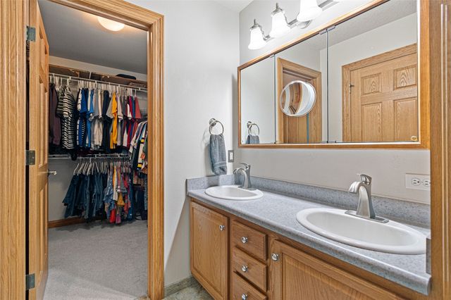 755 Broadmoor Drive, North Liberty, IA 52317