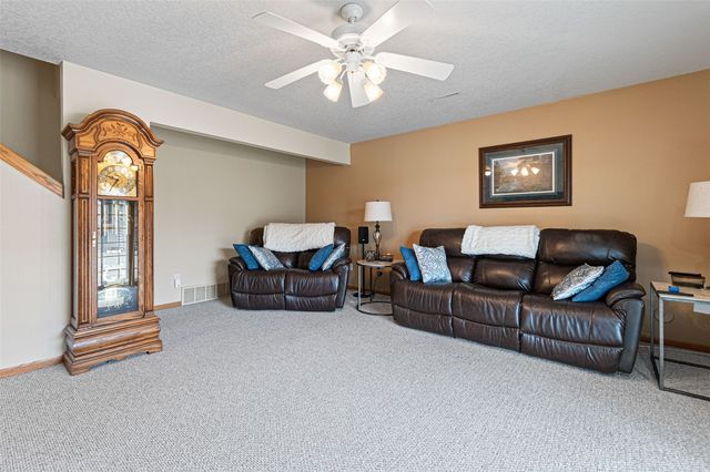 755 Broadmoor Drive, North Liberty, IA 52317