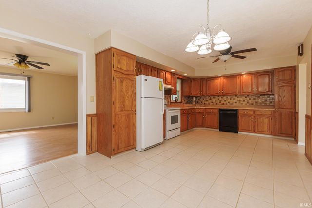 5909 E Robert Street, Muncie, IN 47303