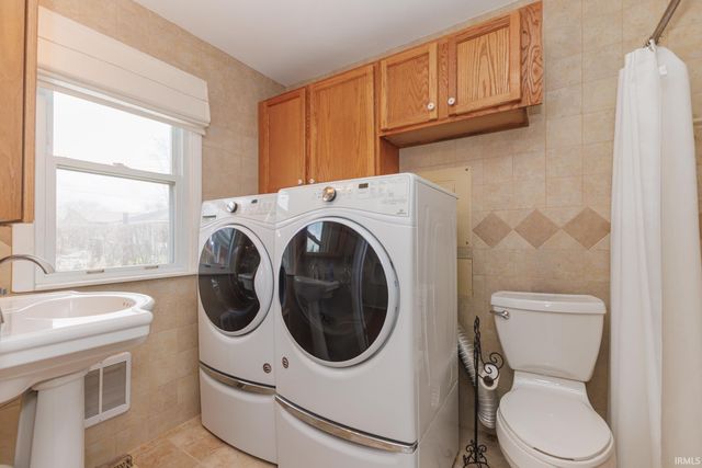 5909 E Robert Street, Muncie, IN 47303