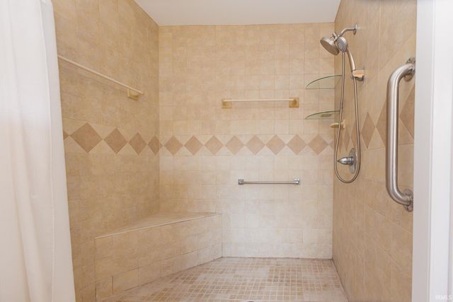 5909 E Robert Street, Muncie, IN 47303