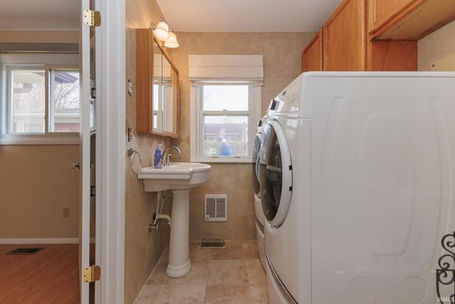 5909 E Robert Street, Muncie, IN 47303