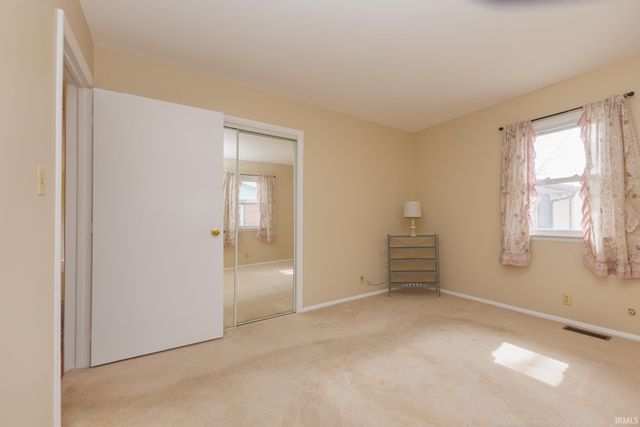 5909 E Robert Street, Muncie, IN 47303