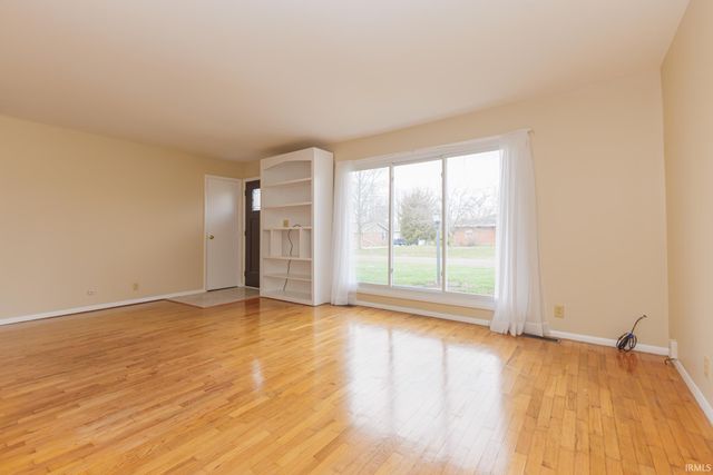 5909 E Robert Street, Muncie, IN 47303