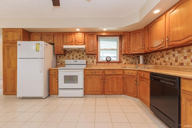 5909 E Robert Street, Muncie, IN 47303