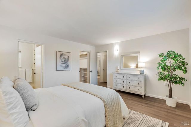 8 Riviera Pl, San Rafael, CA 94901