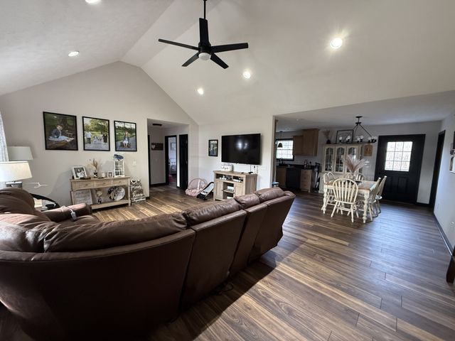 108 Checker Ln, Lafayette, TN 37083