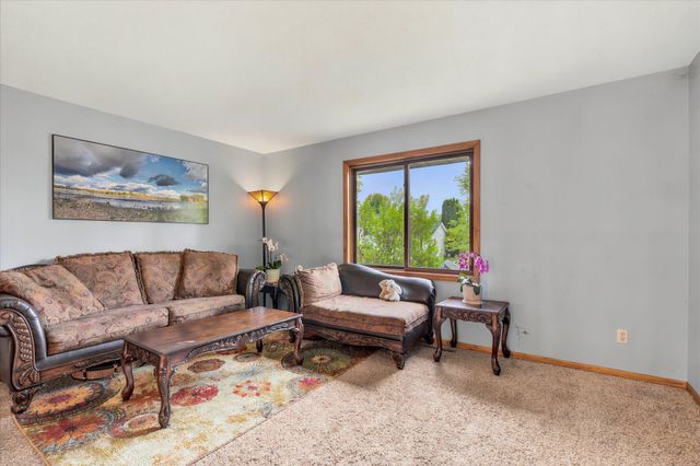 7208 90th Trail N, Brooklyn Park, MN 55445