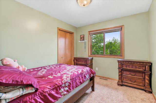 7208 90th Trail N, Brooklyn Park, MN 55445
