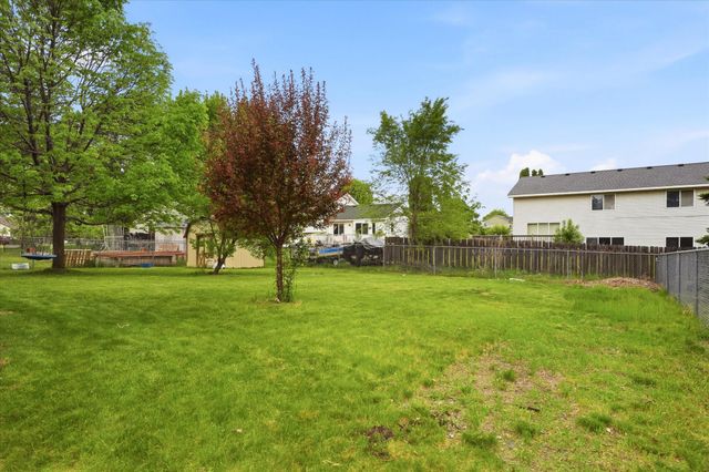 7208 90th Trail N, Brooklyn Park, MN 55445