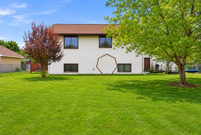 7208 90th Trail N, Brooklyn Park, MN 55445