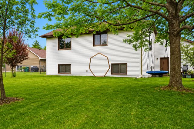 7208 90th Trail N, Brooklyn Park, MN 55445