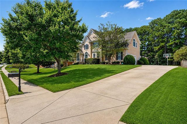 1035 Eagles Brooke Dr, Locust Grove, GA 30248