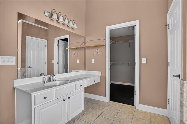 1035 Eagles Brooke Dr, Locust Grove, GA 30248