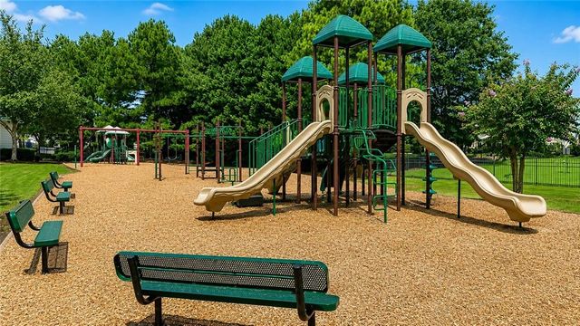 1035 Eagles Brooke Dr, Locust Grove, GA 30248