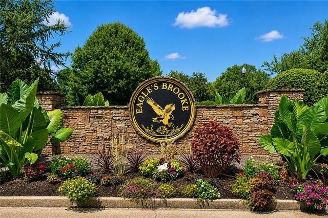 1035 Eagles Brooke Dr, Locust Grove, GA 30248