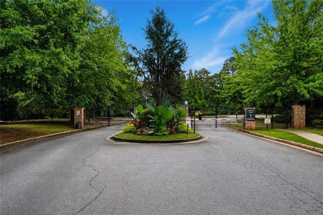 1035 Eagles Brooke Dr, Locust Grove, GA 30248
