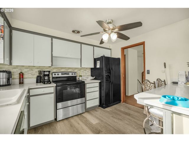 16700 Se BEL AIR Dr, Damascus, OR 97089