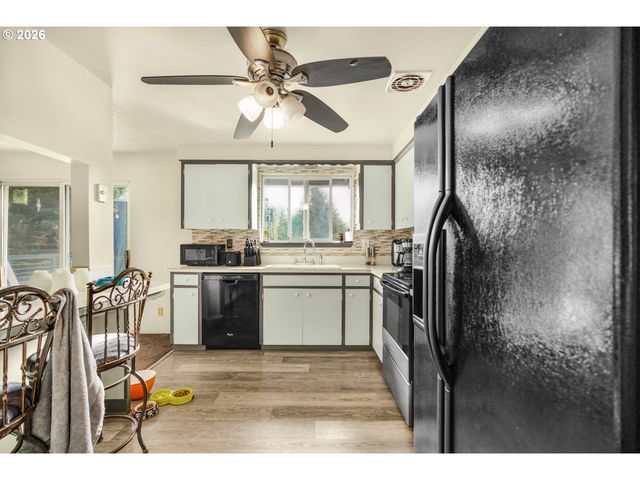 16700 Se BEL AIR Dr, Damascus, OR 97089