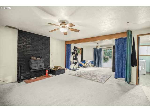 16700 Se BEL AIR Dr, Damascus, OR 97089