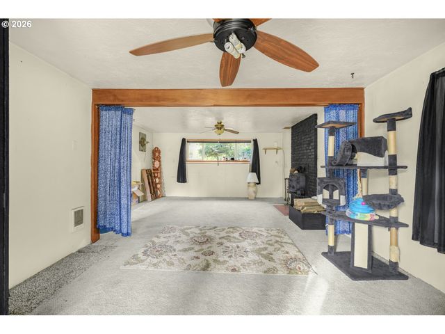 16700 Se BEL AIR Dr, Damascus, OR 97089