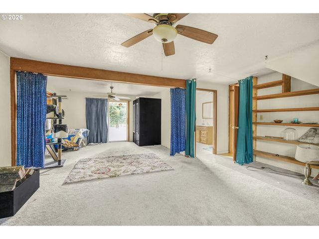 16700 Se BEL AIR Dr, Damascus, OR 97089